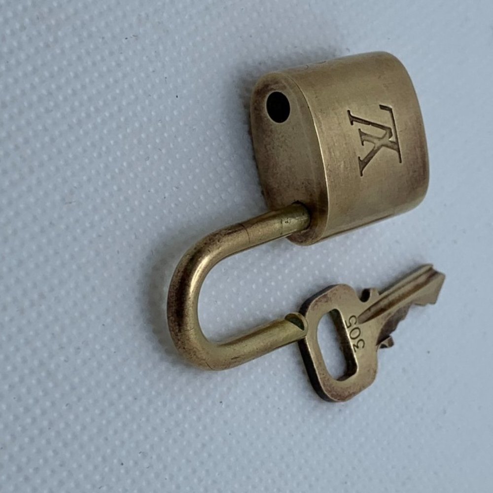 Authentic Louis Vuitton Lock and Key Set # 305 - Picture 6 of 7